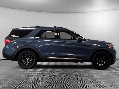 Used 2020 Ford Explorer XLT w/ Equipment Group 202A AWD/4WD image 9
