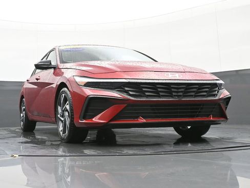 Certified 2025 Hyundai Elantra Sport image 48