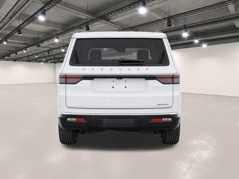 Used 2024 Jeep Wagoneer Series II w/ Flexible Seating Group RWD image 7