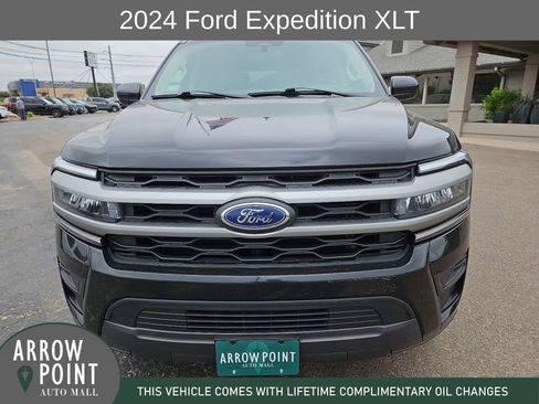Used 2024 Ford Expedition XLT RWD image 3