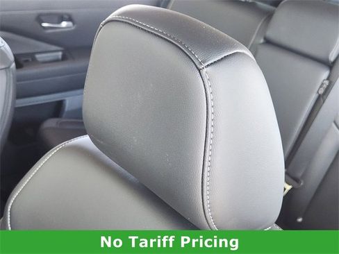 Certified 2025 Nissan Pathfinder SL image 13