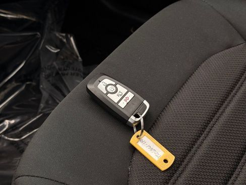 Used 2019 Ford Fusion SE FWD image 34