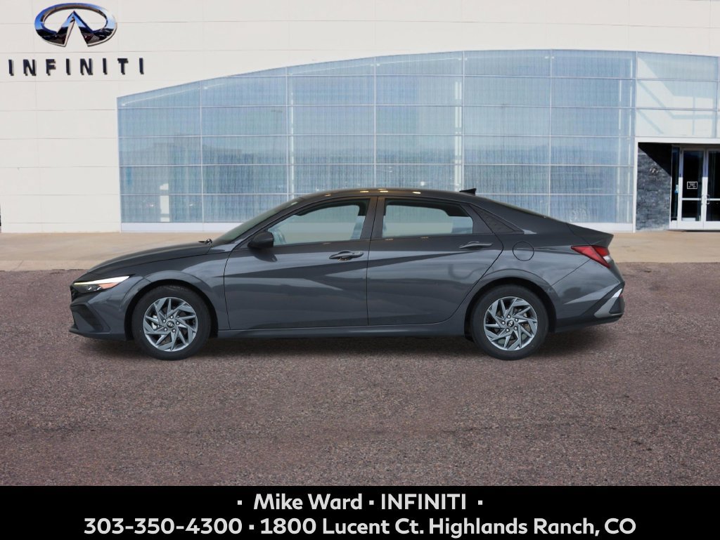Used 2024 Hyundai Elantra SEL FWD image 2
