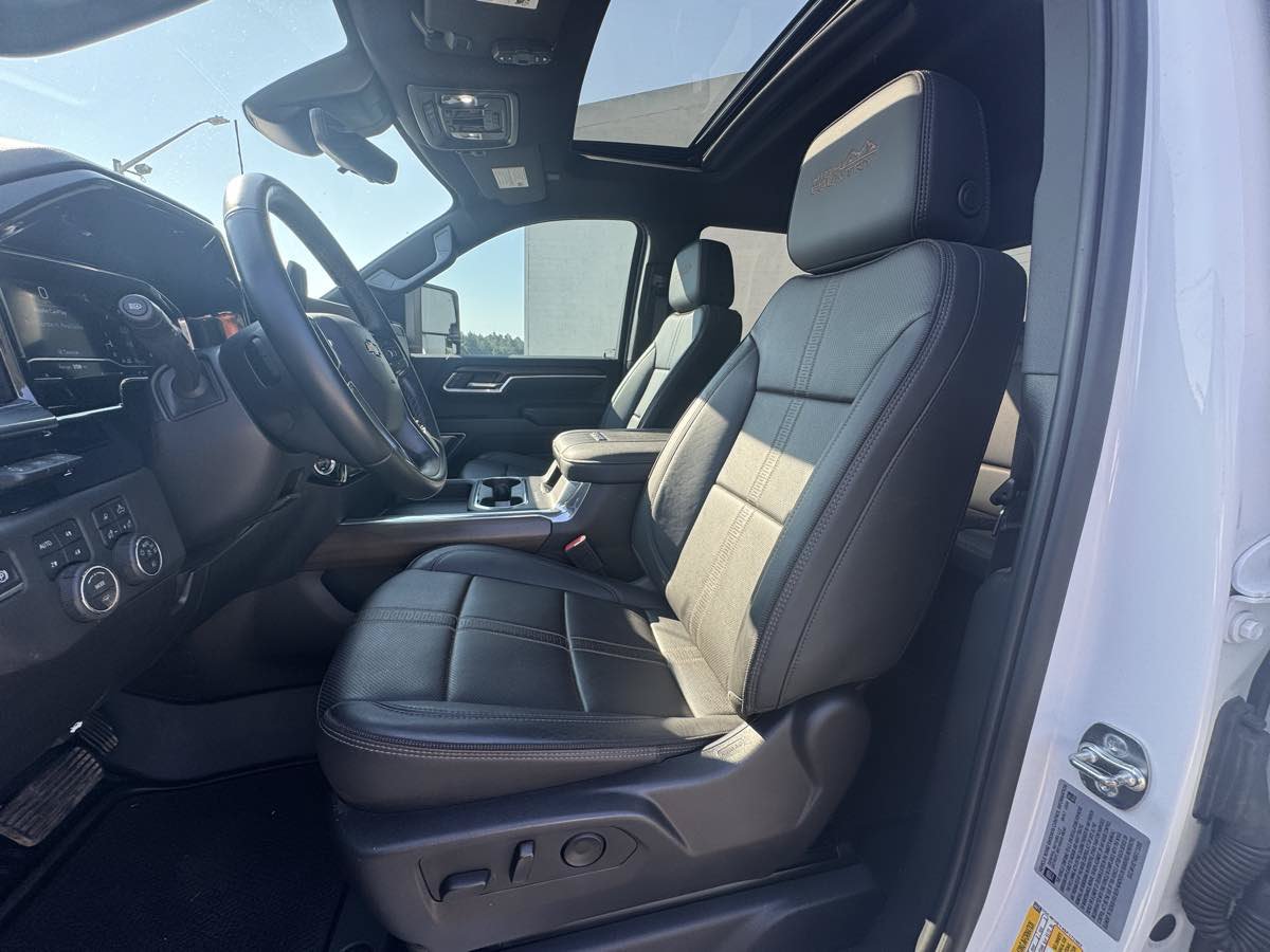 Used 2025 Chevrolet Silverado 3500 High Country w/ High Country Premium Package AWD/4WD image 8