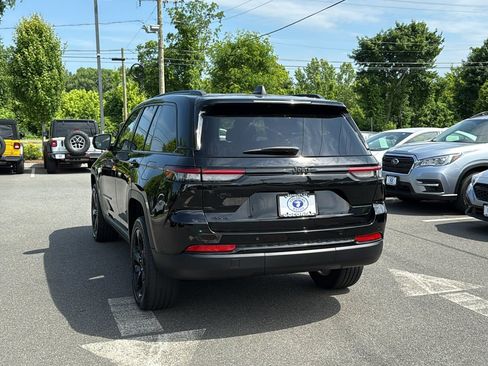 Used 2023 Jeep Grand Cherokee Altitude AWD/4WD image 6