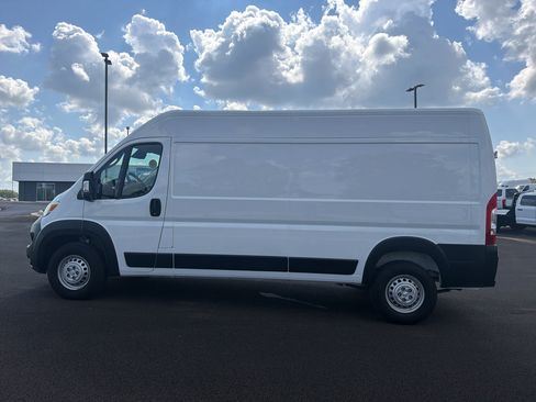 Used 2026 RAM ProMaster 2500 w/ Convenience Group FWD image 8