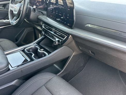 Used 2024 Chevrolet Traverse LT AWD/4WD image 17