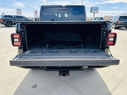 Used 2022 Jeep Gladiator Overland image 27