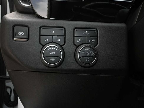 Used 2025 Chevrolet Silverado 2500 LT w/ Convenience Package AWD/4WD image 12