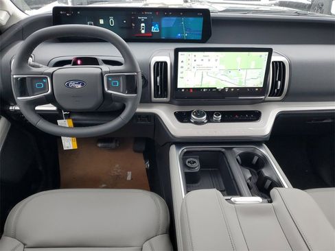 New 2026 Ford Expedition Active image 27