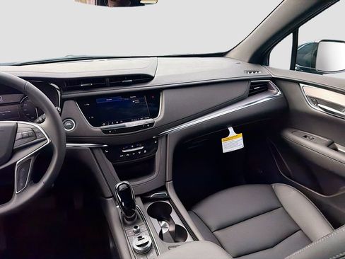 New 2026 Cadillac XT5 Luxury image 23