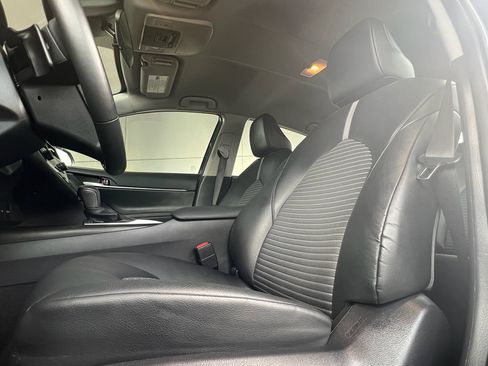 Used 2024 Toyota Camry SE image 16