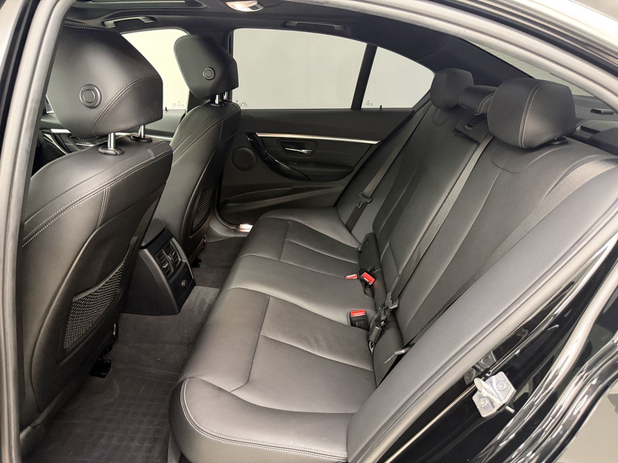 Used 2018 BMW 330i Sedan w/ Convenience Package RWD image 24