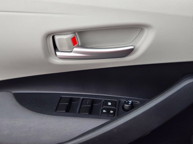 Used 2021 Toyota Corolla LE w/ Carpet Mat Package (TMS) FWD image 16