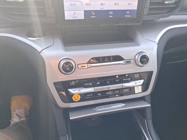 Used 2020 Ford Explorer XLT AWD/4WD image 18