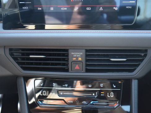Used 2025 Volkswagen Jetta GLI Autobahn FWD image 17