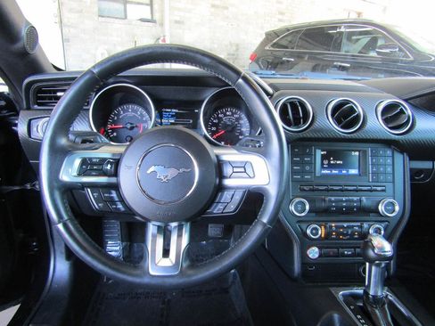 Used 2018 Ford Mustang Coupe RWD image 15