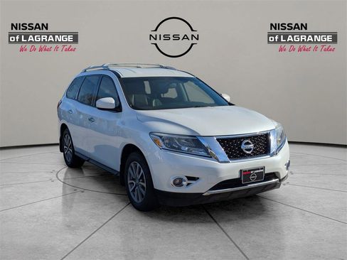 Used 2015 Nissan Pathfinder SV image 3