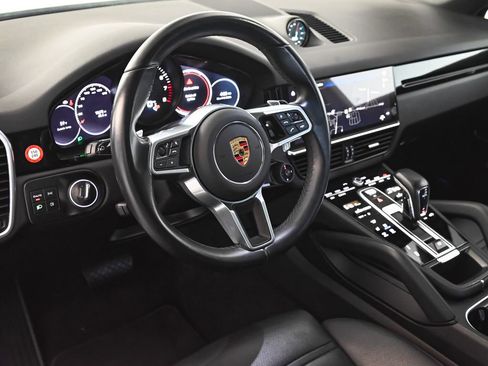 Used 2022 Porsche Cayenne Coupe image 17
