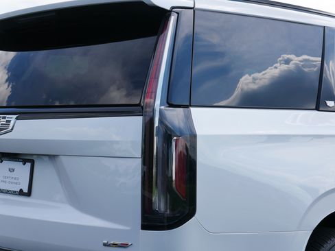 Certified 2024 Cadillac Escalade V w/ LPO, ONYX Package AWD/4WD image 17