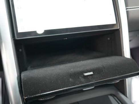 Used 2024 Land Rover Discovery Dynamic SE image 26