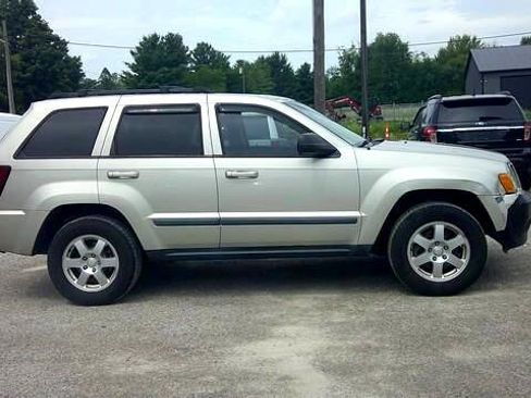 Used 2009 Jeep Grand Cherokee Laredo image 3