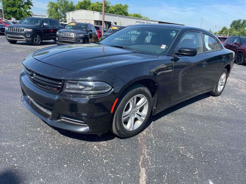 Used 2021 Dodge Charger SXT w/ Leather Interior Group RWD image 2