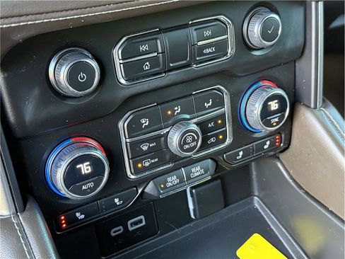 Used 2023 Chevrolet Suburban LT image 15