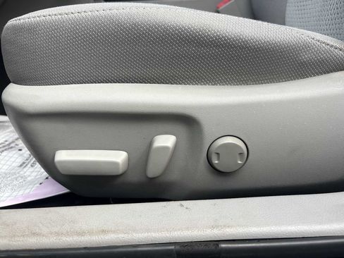 Used 2013 Toyota Camry L image 14