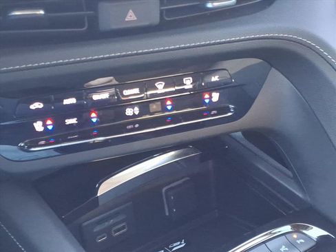 Used 2023 Buick Envision Avenir image 22