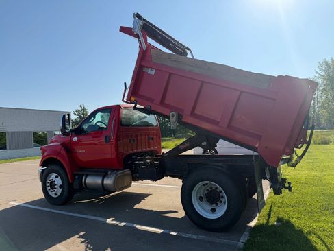 Used 2023 Ford F750 2WD Regular Cab Super Duty image 3