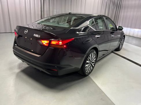 Used 2025 Nissan Altima 2.5 SV FWD image 7