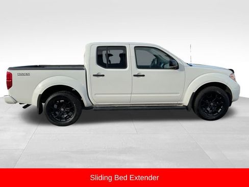 Used 2020 Nissan Frontier SV w/ Midnight Edition Floor Mats image 8