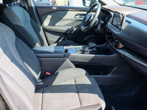 Used 2022 Nissan Rogue SV image 10