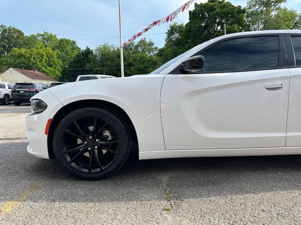 Used 2016 Dodge Charger SXT w/ Blacktop Package RWD image 11