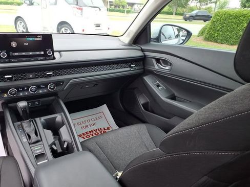 Used 2023 Honda Accord EX image 9