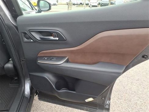 Used 2023 Toyota Crown Limited image 18