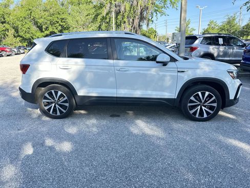 Used 2023 Volkswagen Taos SE w/ Panoramic Sunroof Package AWD/4WD image 7