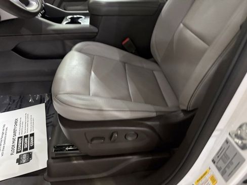 Used 2023 GMC Yukon SLT w/ SLT Luxury Package image 23