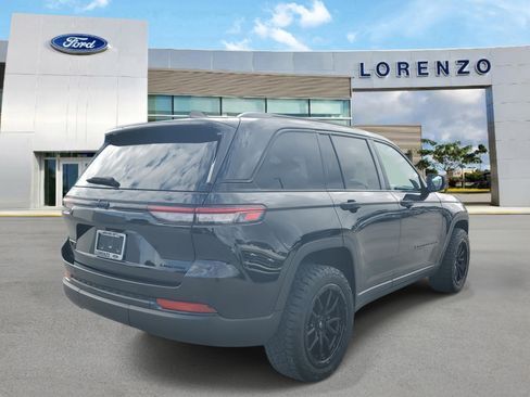 Used 2024 Jeep Grand Cherokee Limited w/ Black Appearance Package image 5