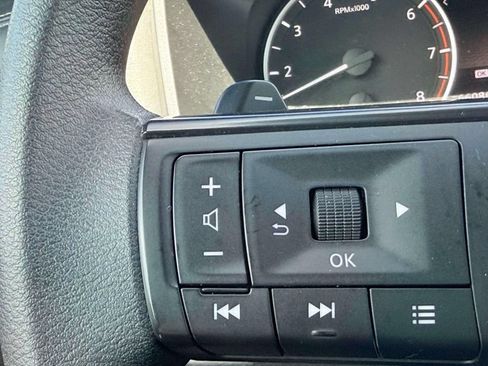 Used 2024 Nissan Rogue S FWD image 21