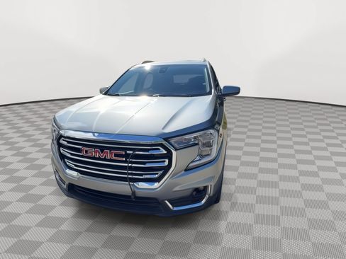 Used 2024 GMC Terrain SLT AWD/4WD image 3