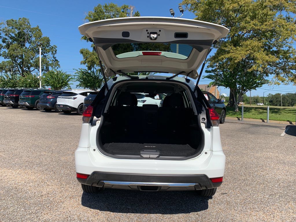 Used 2019 Nissan Rogue S w/ Special Edition Package FWD image 9