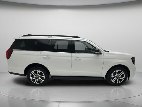 Used 2025 Ford Expedition Active AWD/4WD image 4