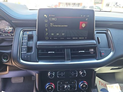 Used 2024 GMC Yukon AT4 w/ Technology Package AWD/4WD image 17