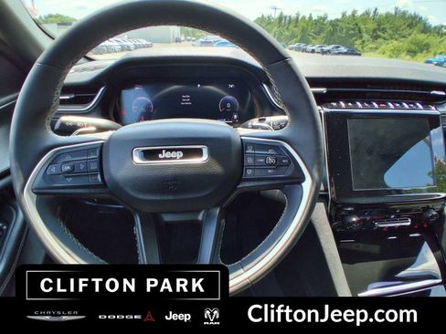 Used 2023 Jeep Grand Cherokee L Laredo AWD/4WD image 20