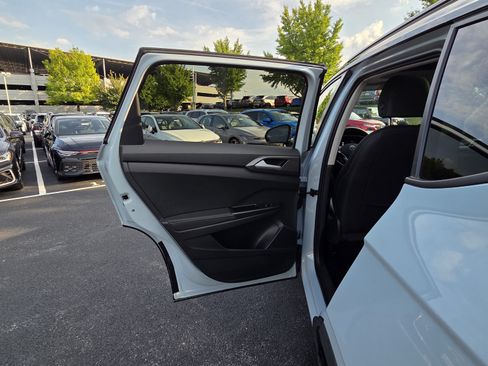 Certified 2025 Volkswagen Taos SE AWD/4WD image 29