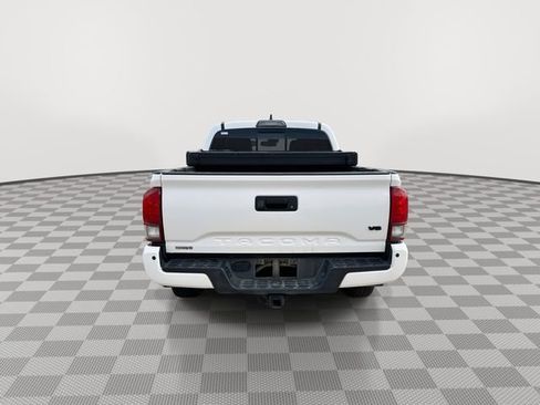 Used 2019 Toyota Tacoma TRD Off-Road image 7