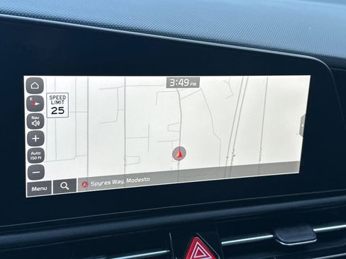 Used 2023 Kia Niro SX Touring image 16