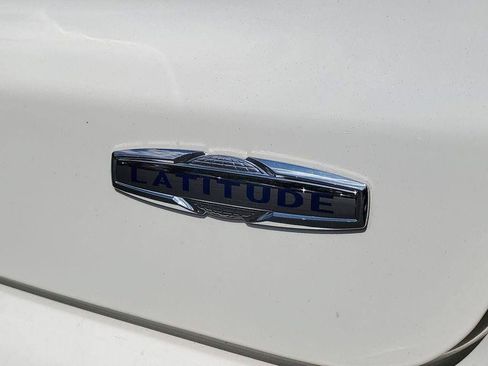 Used 2018 Jeep Compass Latitude FWD image 31